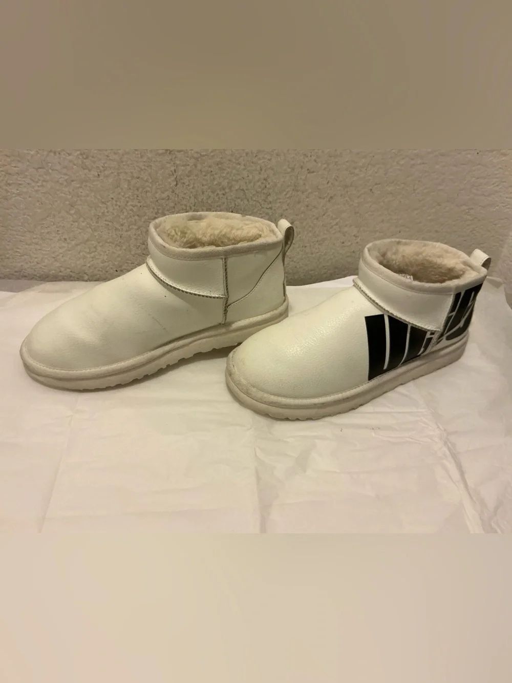 UGG Faux Shearling Lined Slip-On Boot Interior size 9